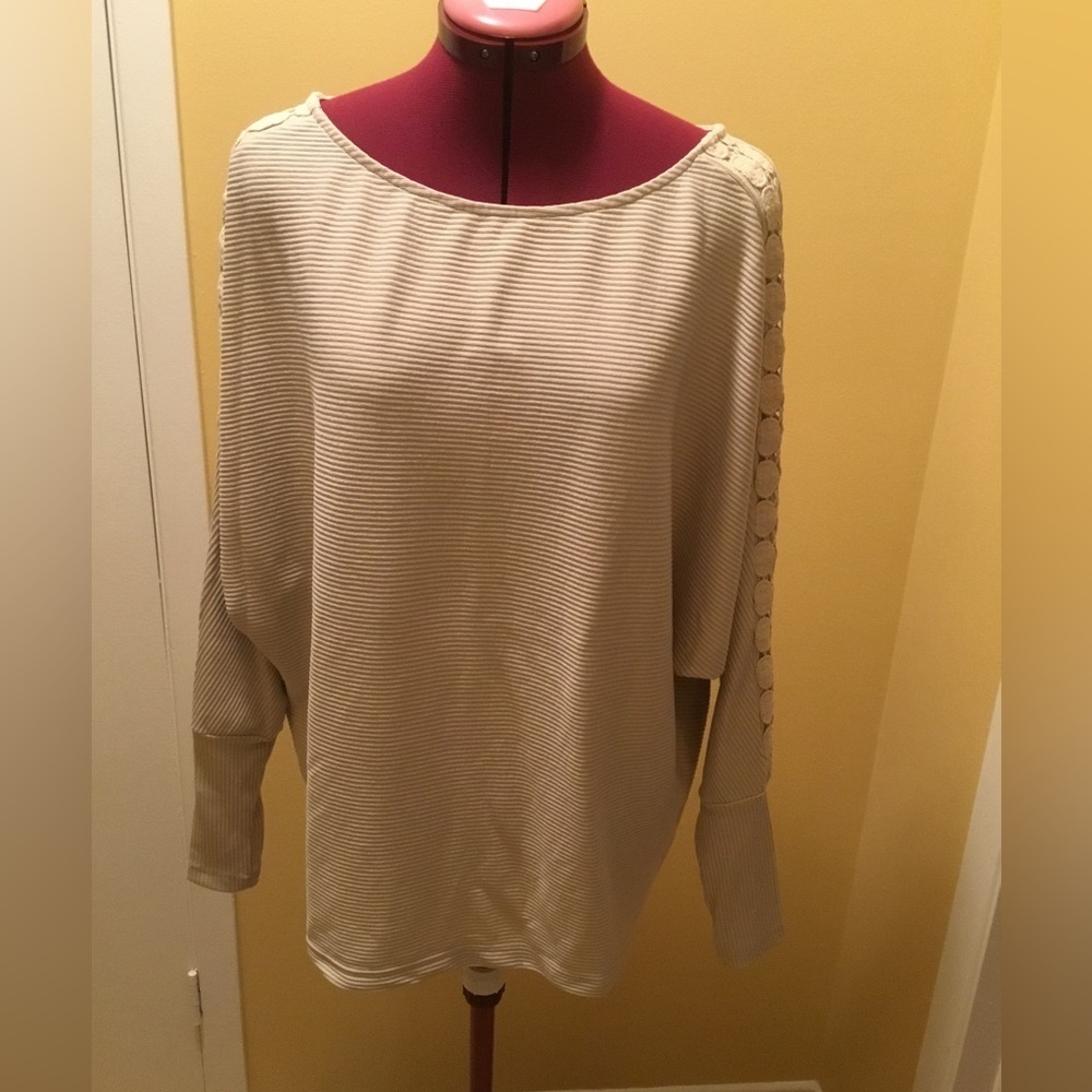Nora Cora Bat Wing top with lace detail on arms NWT